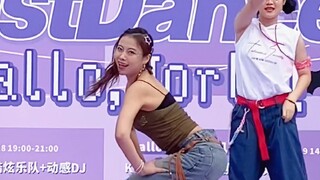 浅更一个路演视频吧！今年第十五场路演～开心得像过年放假，脸都笑僵了哈哈哈！！虽然没跳好氛围到位就好！！NEWDANCE XG JURIN位