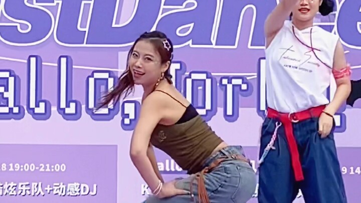 浅更一个路演视频吧！今年第十五场路演～开心得像过年放假，脸都笑僵了哈哈哈！！虽然没跳好氛围到位就好！！NEWDANCE XG JURIN位