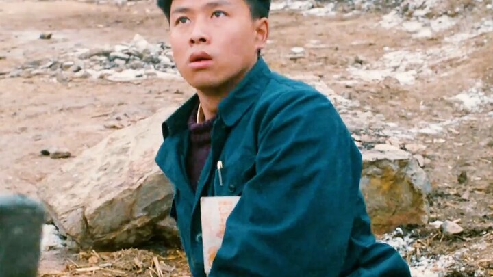A volunteer teacher was wrongly accused while teaching in the mountainous area and was murdered.