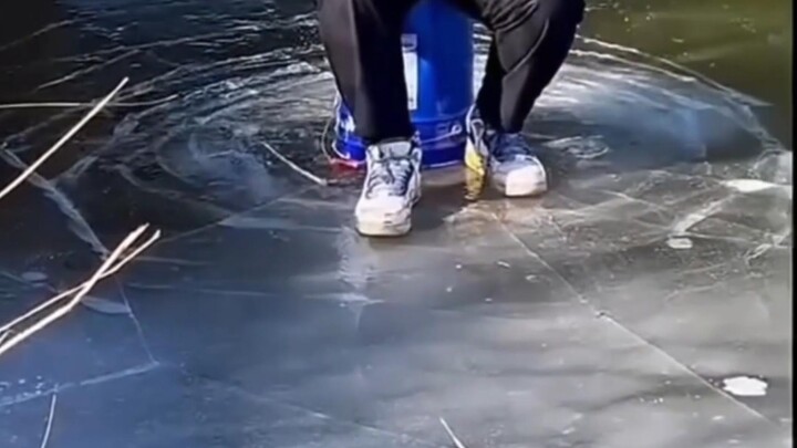 Mày đưa tao đến cái chỗ quái quỷ gì thế, đây còn là thế giới 3D nữa sao?