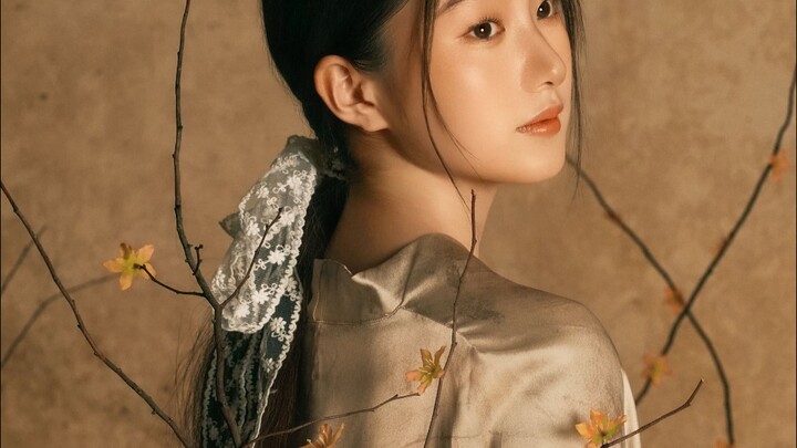 فتاة في لوحة زيتية