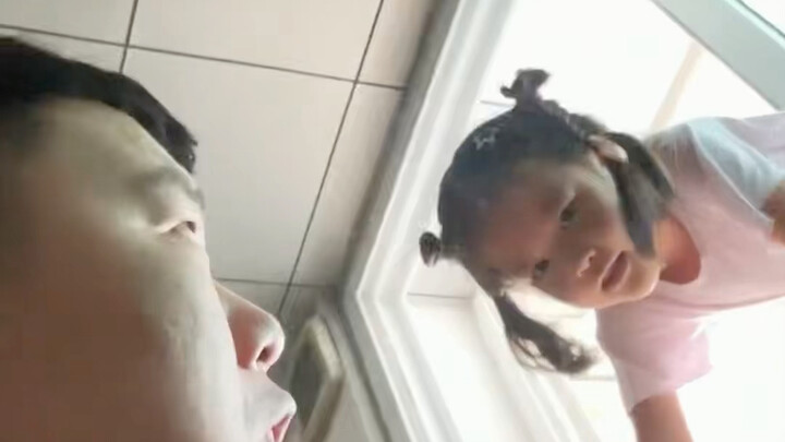 Ngày 13 tháng 9, Liêu Ninh: Cô em gái hơn anh trai 24 tuổi trèo qua cửa sổ tìm anh chỉ vì muốn anh d