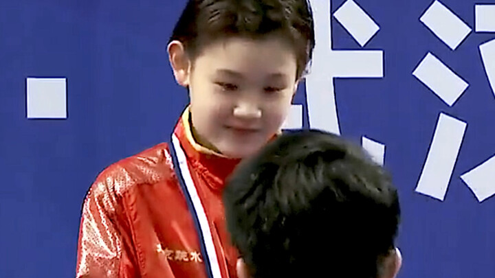 Sao lại có một nhà vô địch Olympic dễ thương thế này chứ! Tôi gọi cô ấy là một cô gái dễ thương! | T