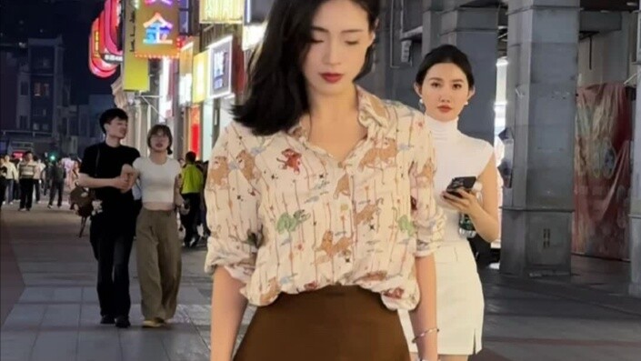 Practice your steps, and walk like this when you go shopping with your boyfriend