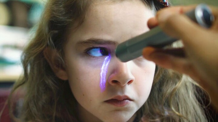 Bố mẹ là người có siêu năng lực, ai ngờ siêu năng lực của con gái còn kinh ngạc hơn! Phim khoa học v