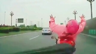 ตัวอย่างจริงบอกคุณว่าการลงทะเบียนสอบใบขับขี่และการฝึกฝนทักษะให้ดีนั้นมีความสำคัญเพียงใด