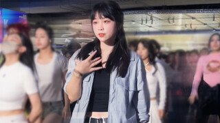 There are so many people accompanying my little treasure to participate in the random dance! Today, 