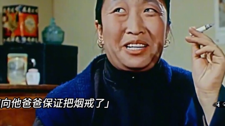 Điếu thuốc này không phải là thuốc lá, mà là tiền quân phí!