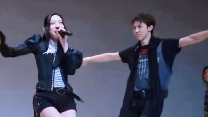 Chansu, who kept singing each other’s parts at the autograph session.