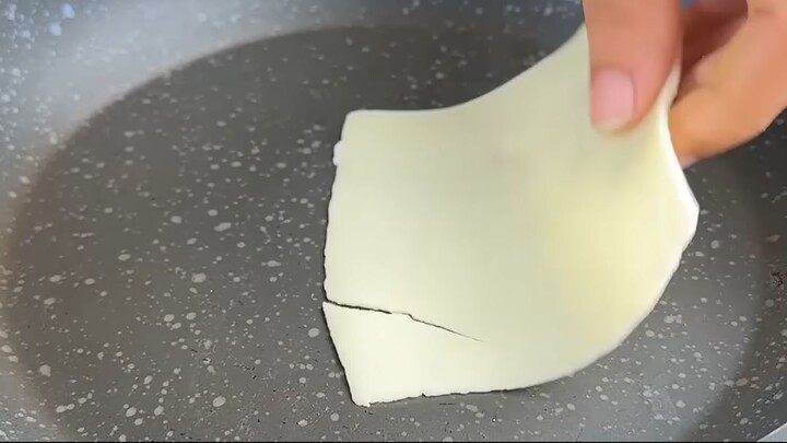 Sanduíche de ovos e queijo mais delicioso que comi na vida