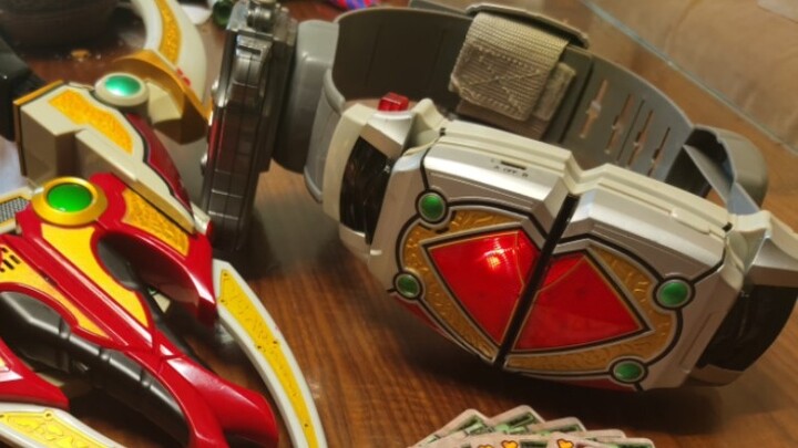 "พาคุณเข้าสู่ชุดจบการศึกษาเข็มขัด Kamen Rider Kalis DX ใน 1 นาที 31 วินาที"