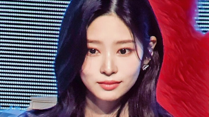 Ketika Minju kembali menari lagu grup dwarf… Pesona sang idola Minju memang luar biasa…
