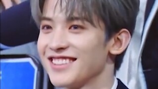 Only after some research did I find out that Ao Ruipeng was eating and drinking in a relationship va