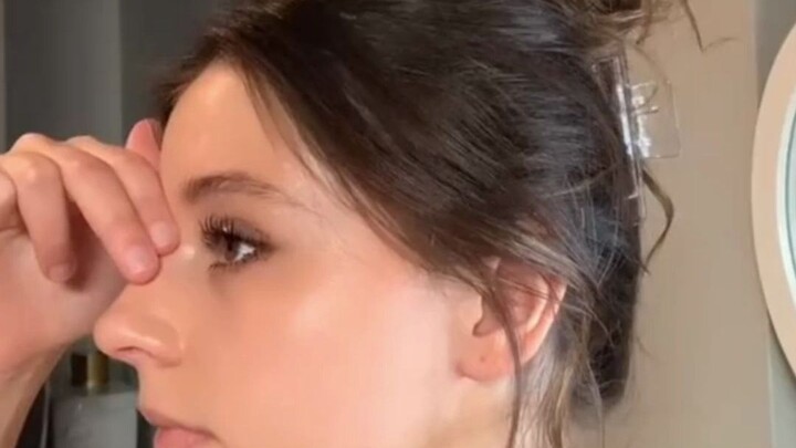 Seberapa cantik kamu kalau bagian yang rusak di wajahmu ditutupi?