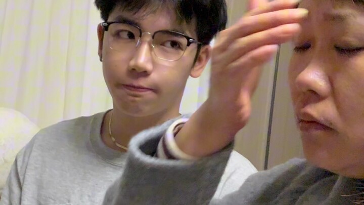 《无痛抱孙女》