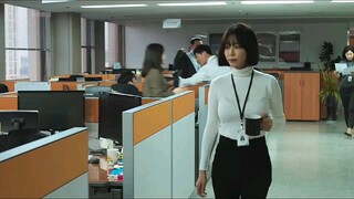 Cô gái không bao giờ ngờ rằng người bảo vệ cẩn thận và tên sếp gian xảo lại thực sự để mắt tới mình.