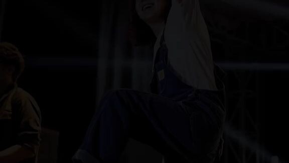 Aku pikir aku kuat berpegangan pada kamu, tetapi aku lebih kuat ketika melepaskanmu seka