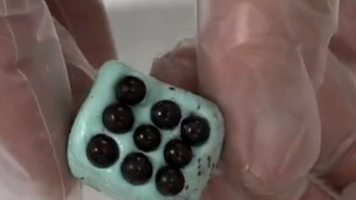 Kamu yang menyuruhku membuat 10 gram, keluarlah!!