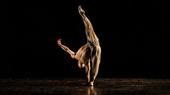 Chen Tian, the gold medalist of the Seoul International Dance Competition, "Life"