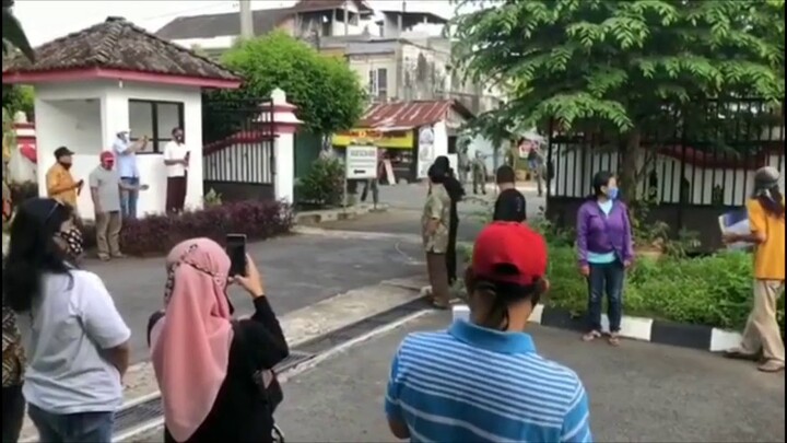 Warga Baciro Yogyakarta Sambut Hangat Paramedis Yang Menginap di Kampung Mereka