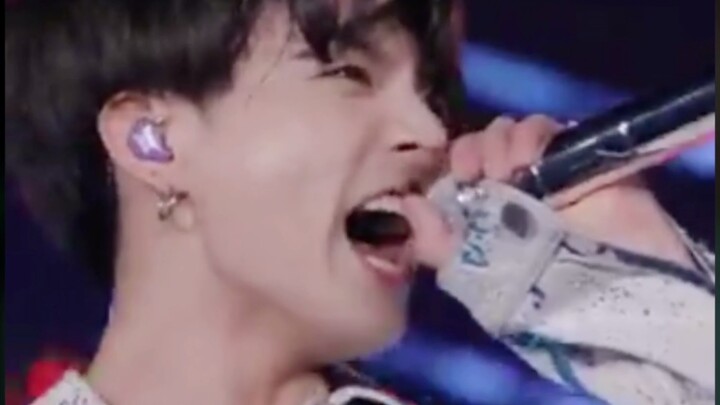 【BTS】ฉีกกระชากใจ! จินยองกุก “แก้วมังกร” กับคอรัสเสียงสูงสุดเดือด เปิดไมค์แบบดุดัน
