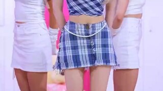 Keep your mouth shut and move your legs! Jeon Somi's latest straight shot of "DUMB DUMB"