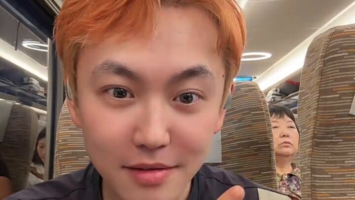 Ăn uống trên tàu cao tốc ngày càng trở nên tiện lợi hơn