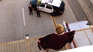 【宇哥】女子气老公不理自己，在公路上裸体，给所有人看……《紧急呼救S2-08》