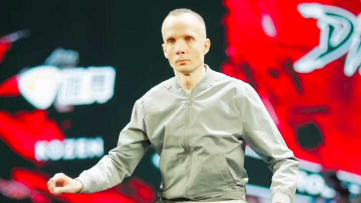 Aksi penuh energi sepanjang pertunjukan! Karya memukau dari master tari mekanik di panggung kompetis