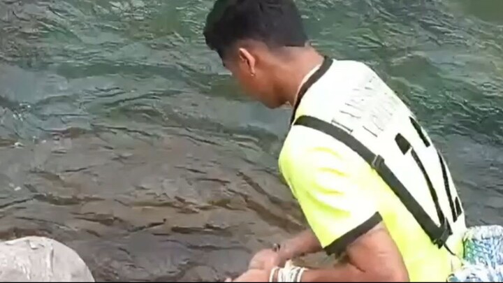 cast net fishing in Nepal |