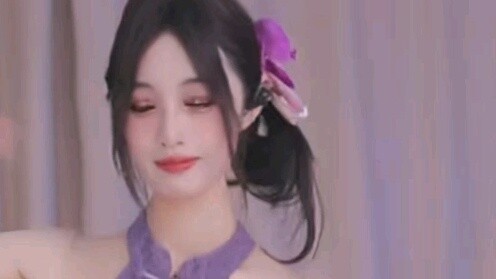 หวู่เสี่ยวหยิงสีม่วง