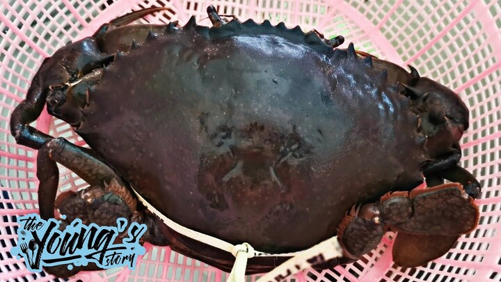 Indonesian Street Food - COOKING GIANT CRAB WITH MY MOM SECRET RECIPE - Homemade FOOD