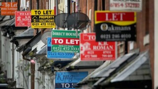 วลี “to let” ที่คุณเห็นอยู่ทั่วไปตามท้องถนนในอังกฤษหมายถึงอะไร?