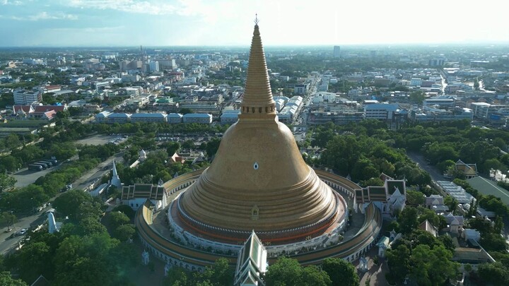 Exploring the Majestic Phra Prathom Chedi