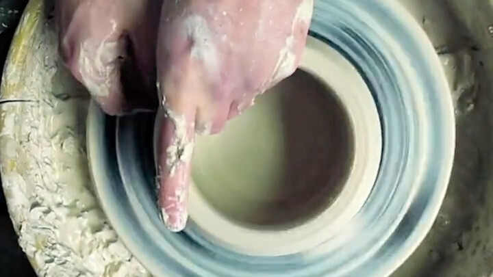 【لون السماء الفيروزي ينتظر المطر، وأنا أنتظرُك】