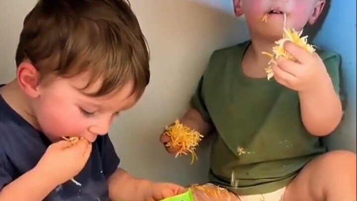 Two brothers hide in the cabinet to snack—things get totally chaotic!