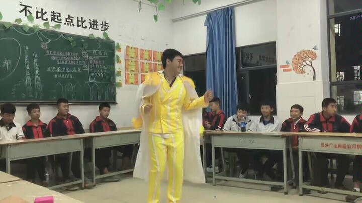 งานเลี้ยงวันขึ้นปีใหม่ ใส่ชุดลูฟี่สีเหลืองเต้นเพลง PPAP แถมด้วยคลิปเฮาส์จิตหลอนสีดำ