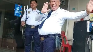 aduh bapak kerja dong jangan asik tiktokkan