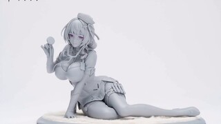 Patung-patung berwarna putih debu di pameran WF