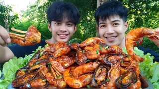 กุ้งถังถาดใหญ่ๆ แบบเข้มข้น มีทั้งหอย ปู กุ้งไข่ แซ่บสุดๆ