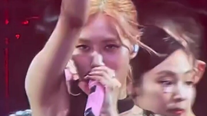 อุบัติเหตุบนเวทีล่าสุดของเฟิ่นโม๋