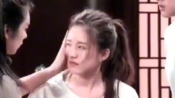 tại sao mn lại gọi tư tỷ là trà xanh chứ tỷ ấy đã làm gì sai mà mn lại đối xử vs tỷ ấy như thế 😞