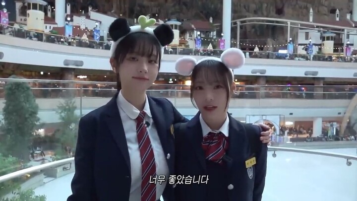 [ENG SUB]QWER| Raising the youngest(?) is so hard.. l Chodan & Siyeon's Lotte World uniform date