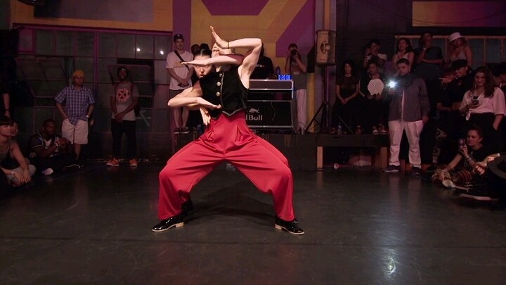 So cool! The talented female dancers JAJA duo popping to perform MJ's classic song Dangerous
