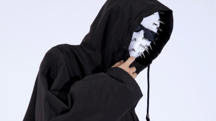 ลุคต้นฤดูใบไม้ร่วงฉบับสายแฟ｜มาดูวิธีใส่ชุดดำให้ปังแบบถูกต้องกัน!