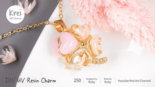 【UV レジン】でドライフラワーを使って四つ葉のクローバーペンダントを作りました UV Resin DIY a Four-Leaf Clover Pendant with Dried Flowers