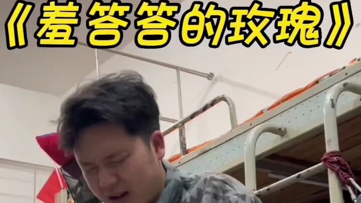 “Bông hồng e thẹn lặng lẽ nở” – Đạo cụ có hạn thôi nhé! Tag người yêu của bạn lên để họ chụp cho bạn