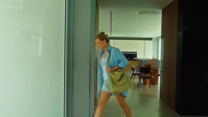 ثريّة فائقة الجمال تُحب فقط الروبوتات الذكية، لكن حبيبها كاد أن يقتلها!