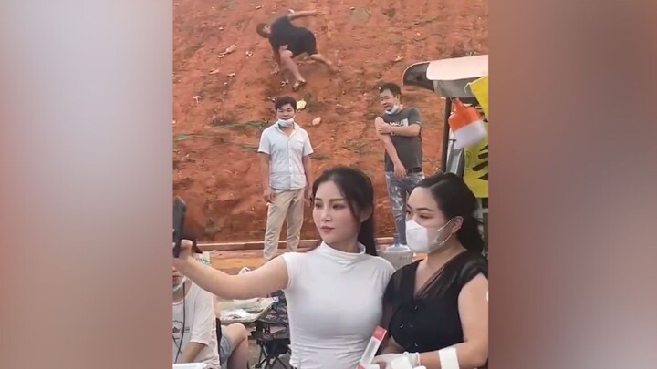 Rasa malu di masyarakat, tapi juga merasa bahagia❹