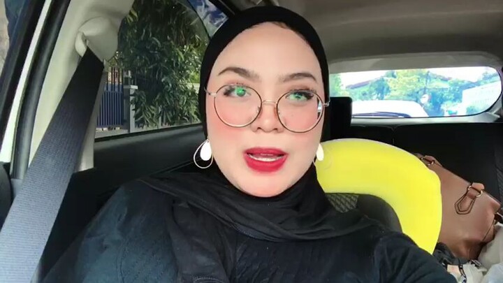 PERKENALAN DIRI AZZAHNIA HUSEIN